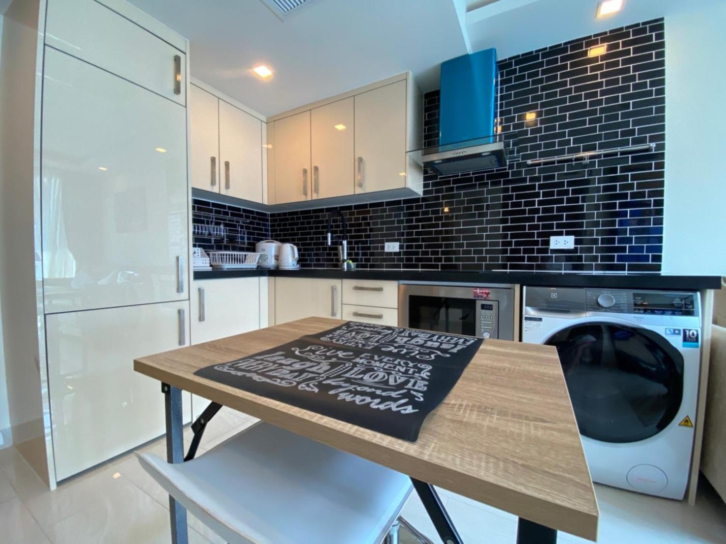 Grand Avenue Suites X Monthstayz Thailand Pattaya ภายนอก รูปภาพ