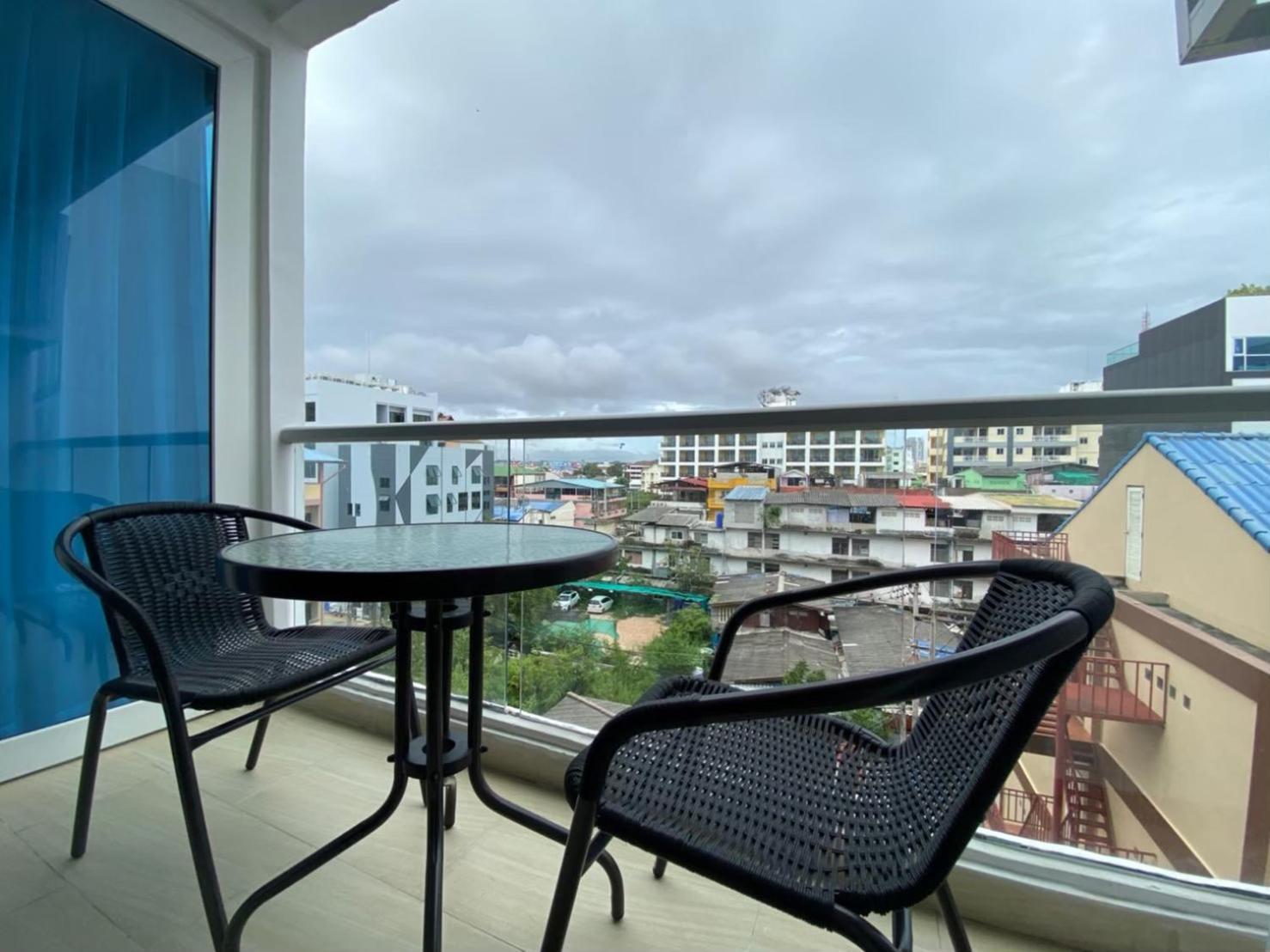 Grand Avenue Suites X Monthstayz Thailand Pattaya ภายนอก รูปภาพ