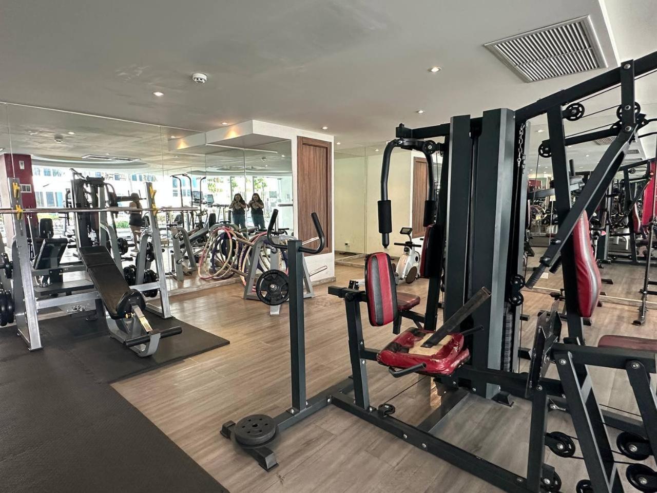 Grand Avenue Suites X Monthstayz Thailand Pattaya ภายนอก รูปภาพ